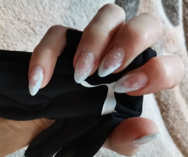 Nail-Art mit Strasssteinen